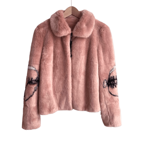 Semaine tastemaker Pixie Geldof wears faux fur coat