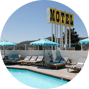 Claire Touzard chooses Sky View Los Alamos Motel in California for her Semaine Explore