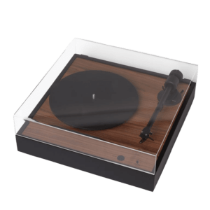 Noemi and Benjamin select Record Turntable for their Semaine shop section