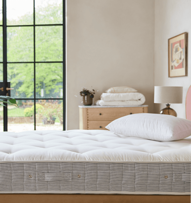 Loaf's mattress is made by artisans, with breathable materials and individual springs for extra comfort.